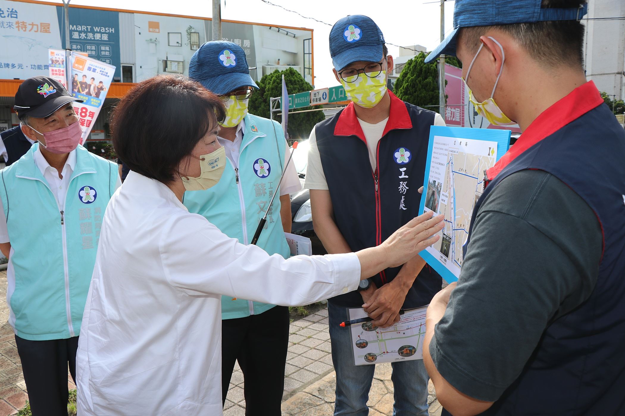 市長黃敏惠日前前往後湖抽水站、忠孝路、興業西路地下道及紅瓦里等地視察。